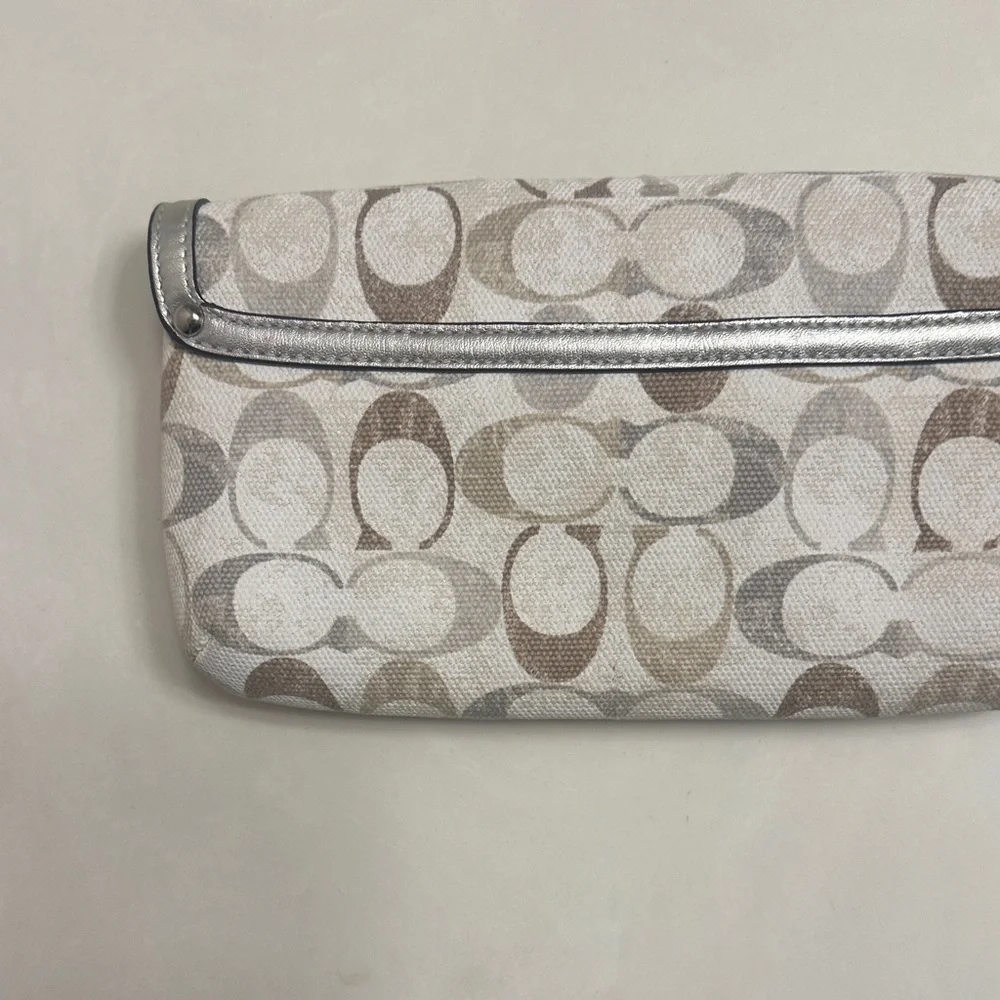 Coach wristlet purse. - Picture 9 of 9